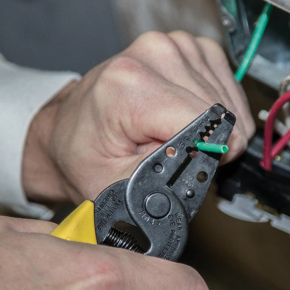 Klein Tools Wire Stripper/Cutter (10-18 AWG Solid), Model 11045 - Image 5