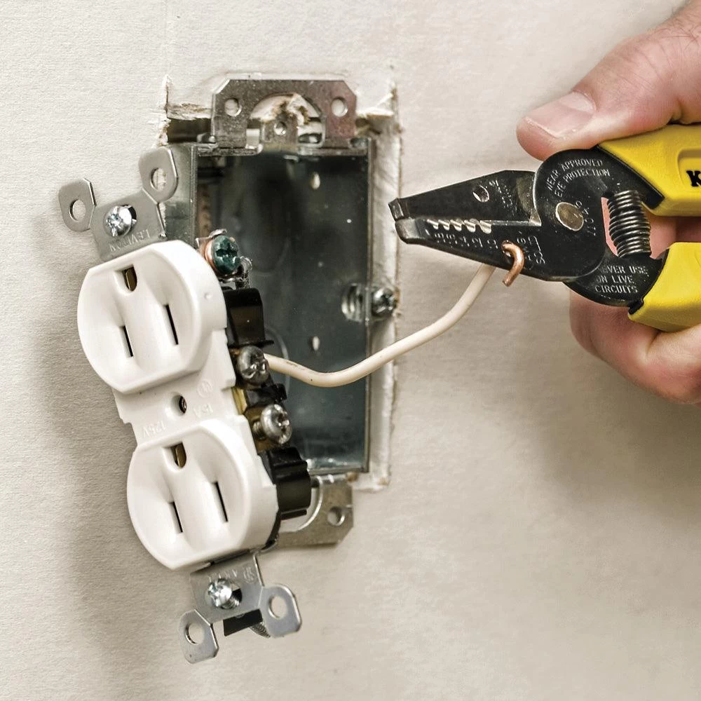 Klein Tools Wire Stripper/Cutter (10-18 AWG Solid), Model 11045 - Image 6