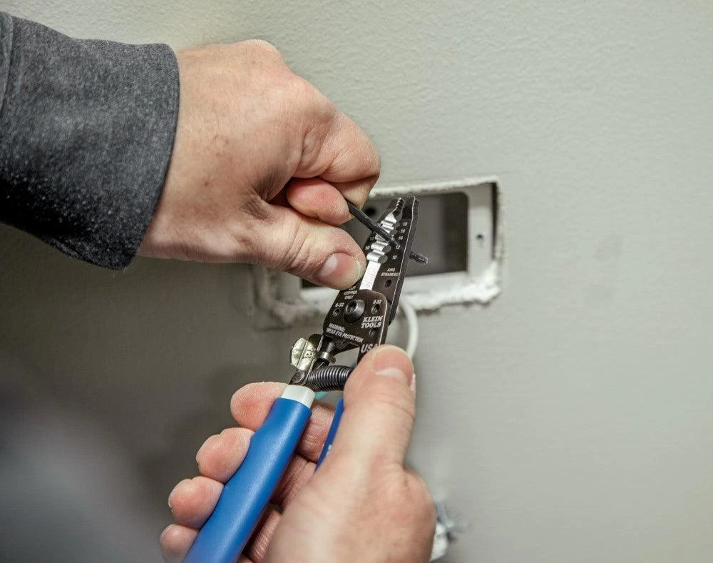 Klein Tools Combination Cable And Wire Stripping Tool, Model 11054 - Image 5