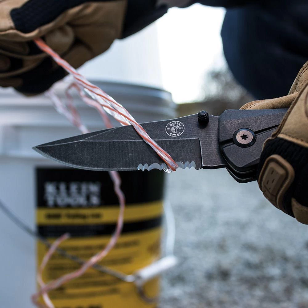 Klein Tools Spring-Assisted Open Pocket Knife, Model 44223 - Image 9