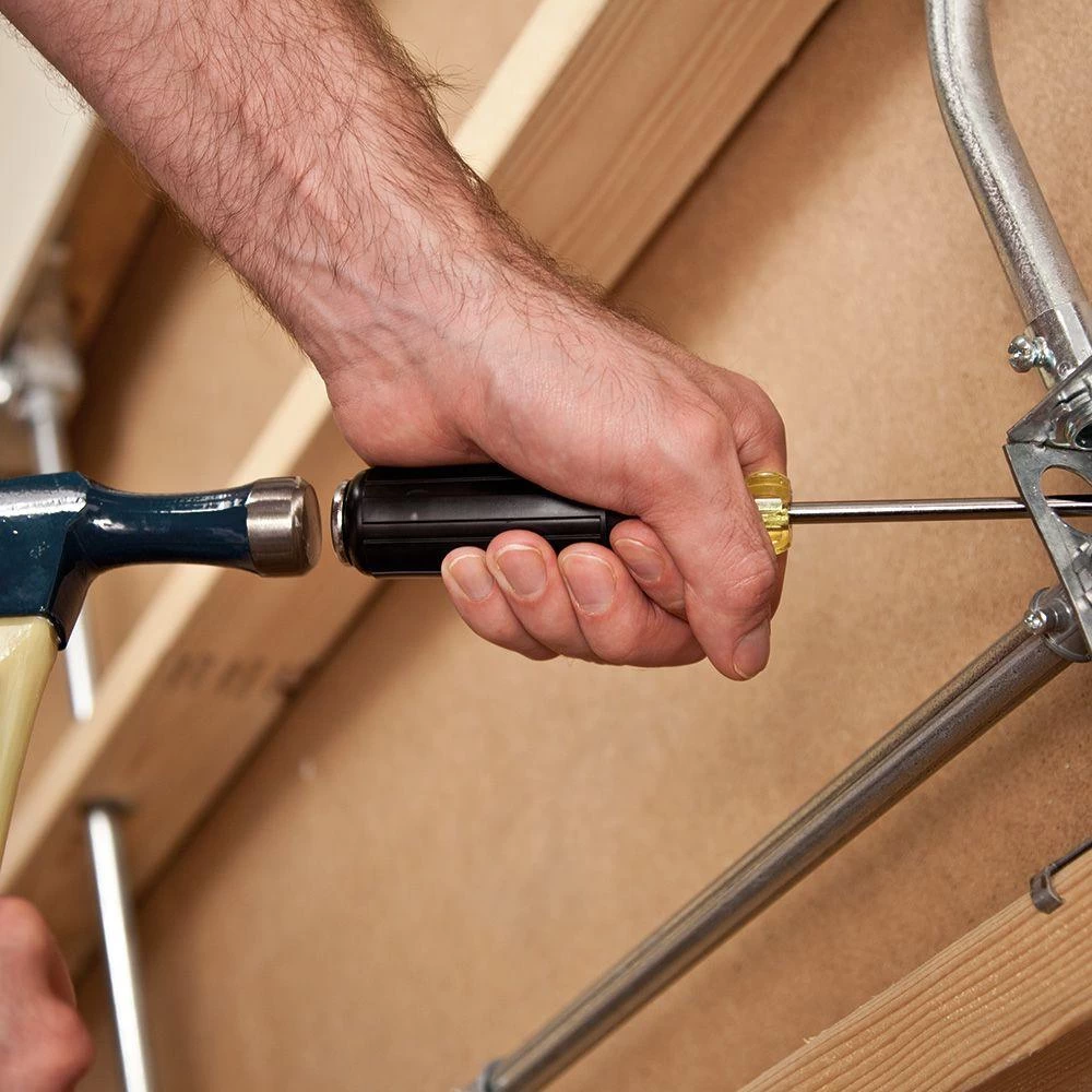 Klein Tools Demolition Scratch Awl, Model 650DD - Image 3